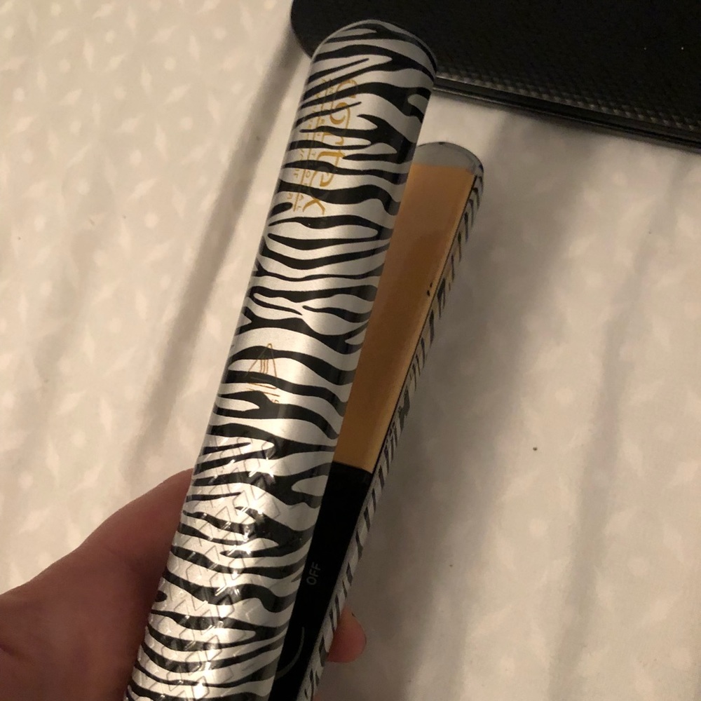 Hair straightener